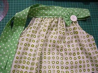 Pillowcase dress directions Sewing Projects For Kids, Sewing For Kids, Baby Sewing, Sewing Ideas, Pillowcase Dress Pattern, Girl Dress Pattern, Pillowcase Dresses, Sewing Clothes, Sewing Dresses