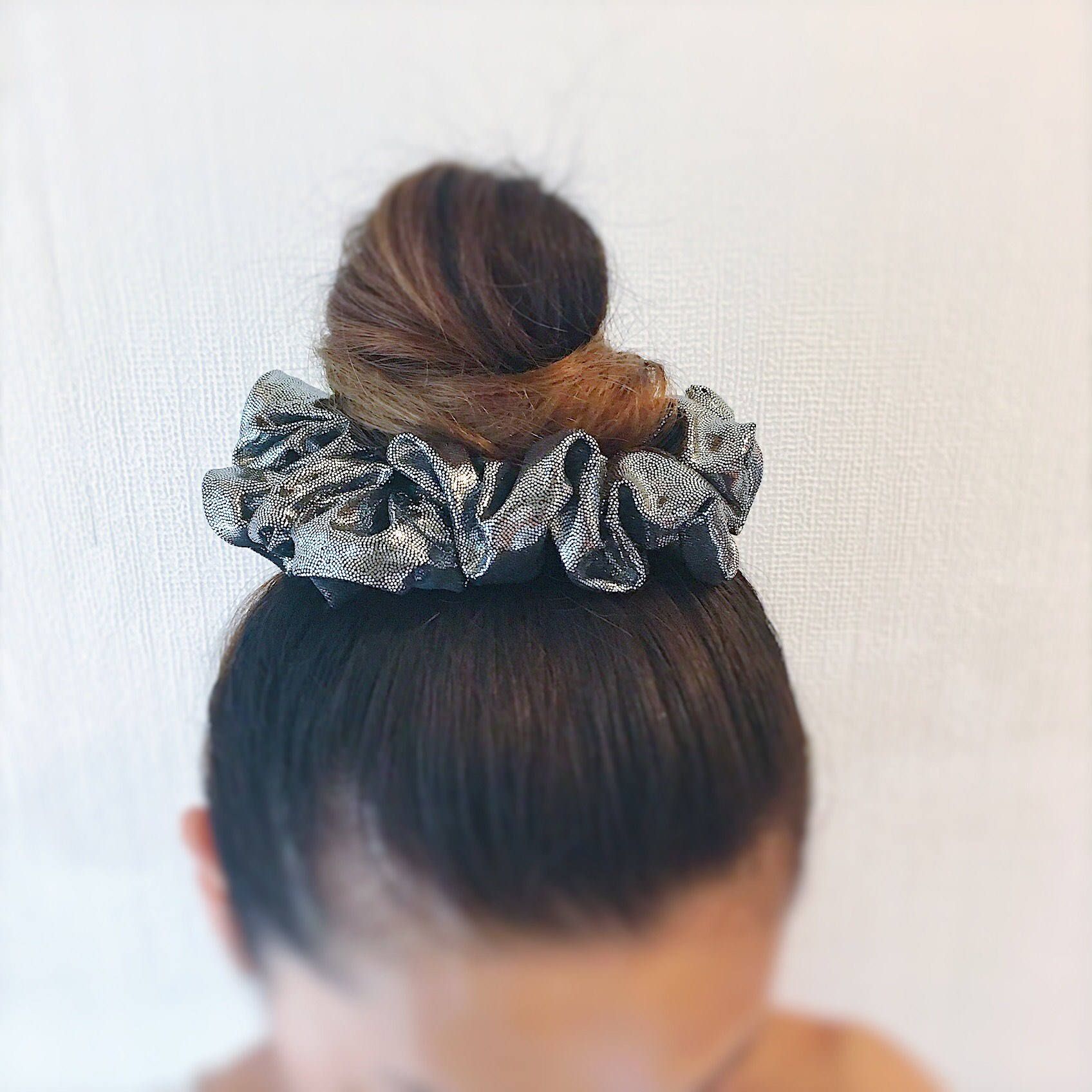 hair bun Really pretty! Gorgeous Black /& gold pleated fabric hair scrunchie