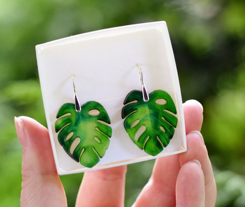Monstera Srebrne Kolczyki Tropikalne Kolczyki Zielone Liście - Etsy Polska Swarovski Jewelry, Opal Jewelry, Resin Jewelry, Sterling Silver Jewelry, Handmade Jewelry, Flower Jewellery, Dangle Earrings, Dangles, Keychain