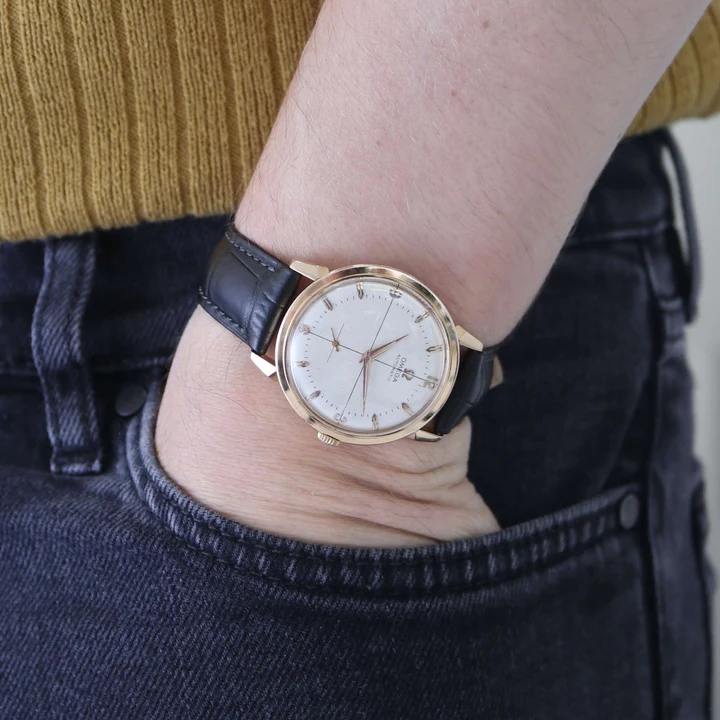 An attractive 18k gold Omega reference 2709 featuring a stand out honeycomb dial. Its 34mm case features angular lugs which work perfectly with the minimalist dial design to offer a watch that is both subtle and full of presence. Condition Report: The dial is very clean with only the occasional marks. The hands are als Vintage Omega, Vintage Rolex, Vintage Watches For Sale, Thing 1, Oyster Perpetual, Rolex Oyster, Looking To Buy, Gold Case, Datejust
