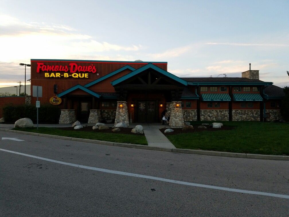 Famous Dave S Barbecue Restaurant In The Columbus Commons Ping Famous Dave S Barbecue Restaurant In The Columbus Commons Ping Center Along Blvd South