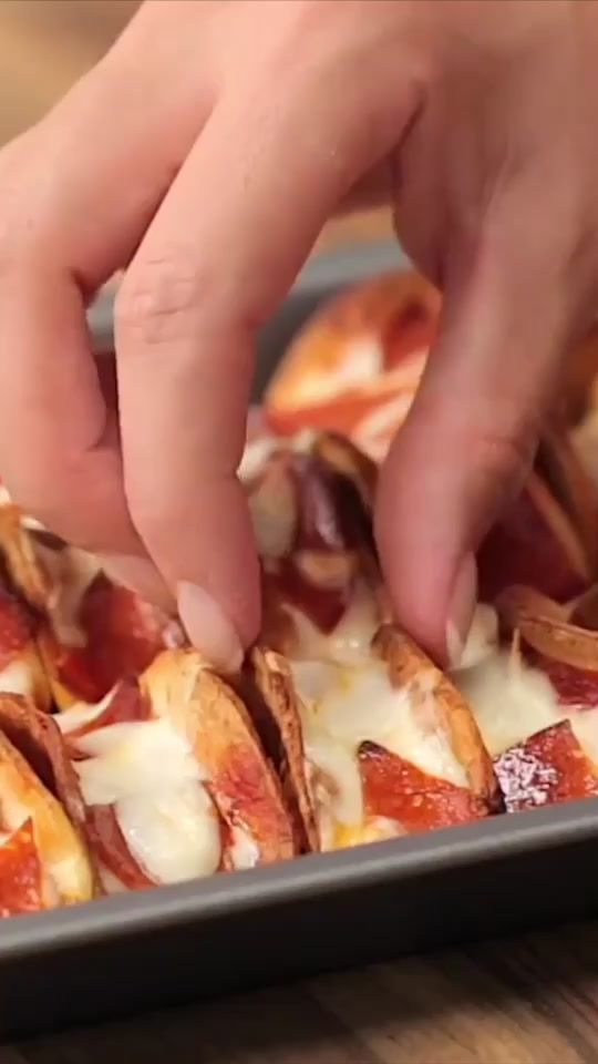 Tiny pizza bites are a sure winner 🍕🤤 #fyp #foryou Tiny pizza bites are a sure winner 🍕🤤 #fyp #foryou