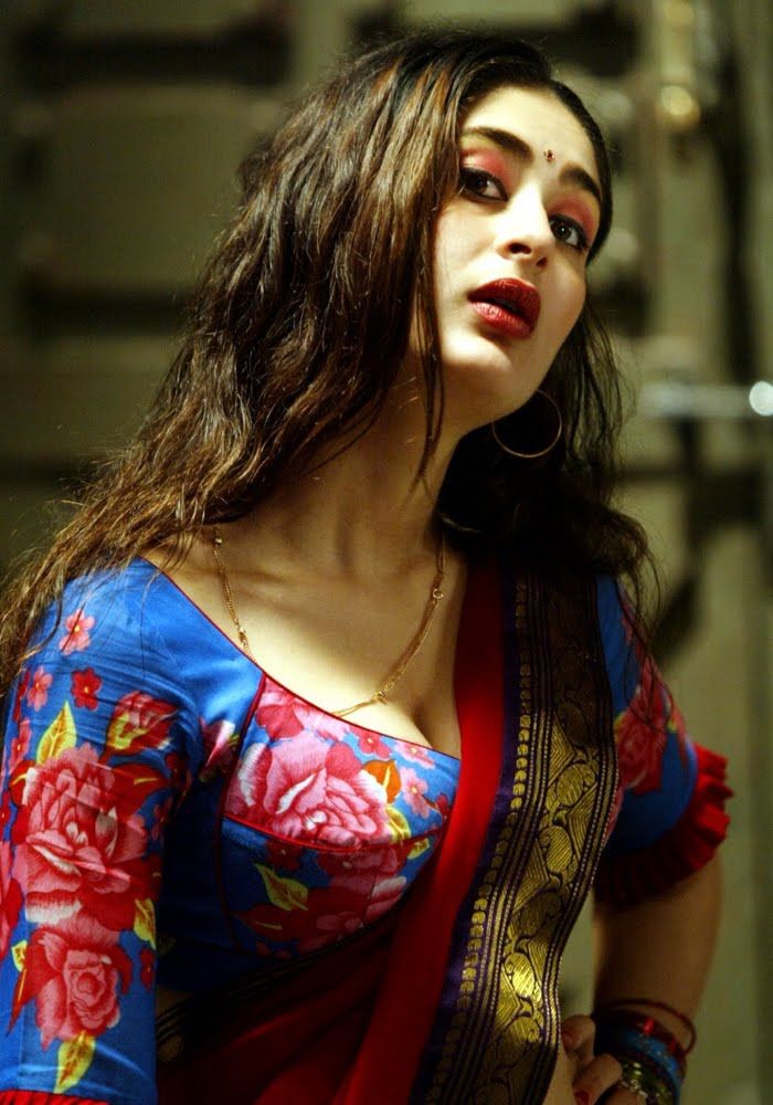 Kareena Kapoor Hot Cleavage Photo In Chameli Kareena Kapoor Hot Cleavage Photo In Chameli