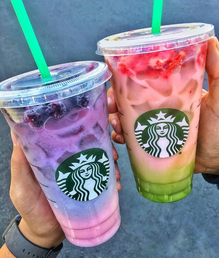 Part 2 of the Ombré drinks combines 2 of the hottest Starbucks summer beverages, the Pink Drink and the Purple Drink. Comida Do Starbucks, Copo Starbucks, Starbucks Secret Menu Items, Starbucks Secret Menu Drinks, Bebidas Do Starbucks, Starbucks Coffee Drinks, Starbucks Drinks Recipes, Drink Recipes, Starbucks Food