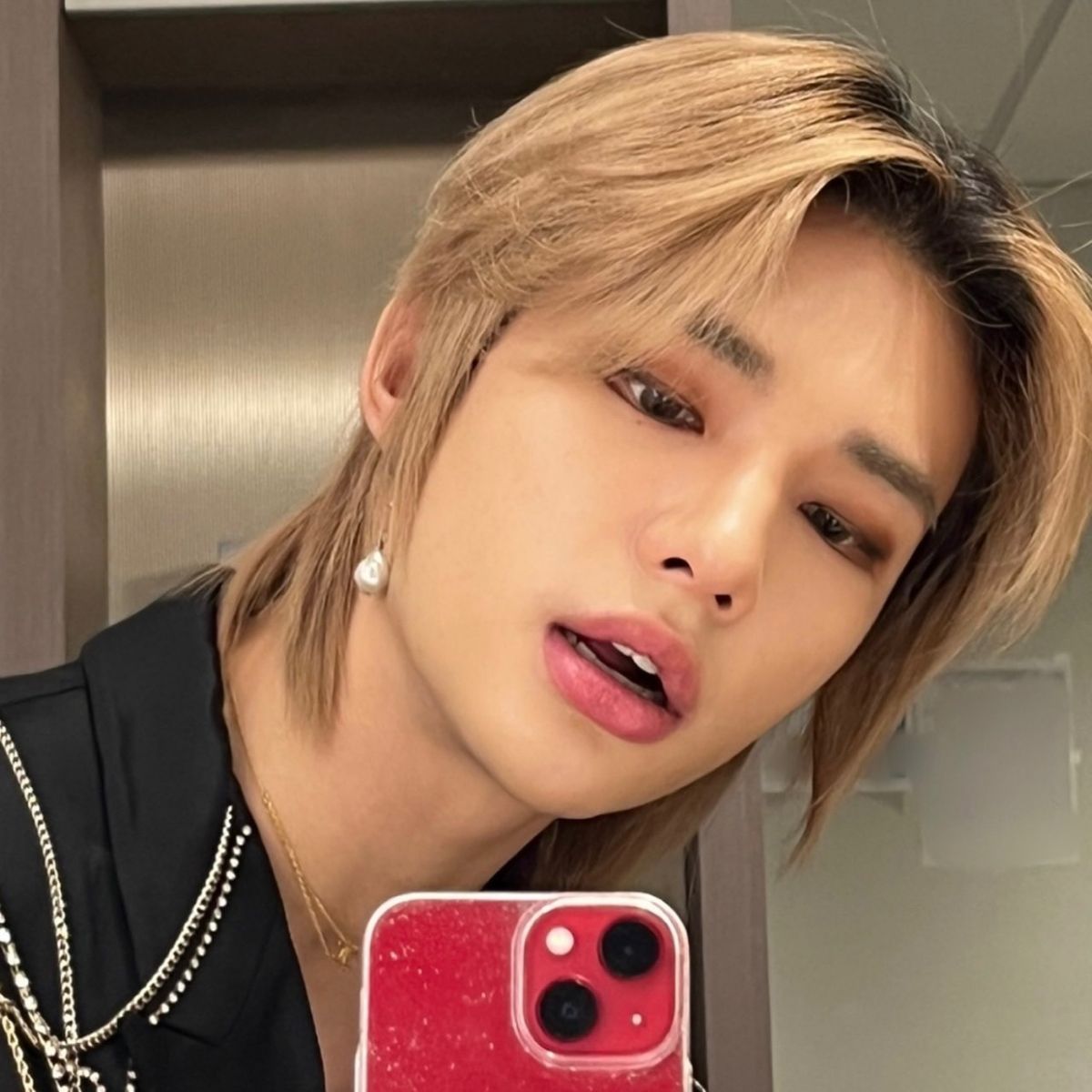 Stray Kids Hwang Hyunjin Mirror Selfie Wallpaper In 2 - vrogue.co