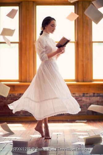 Susan Fox Trevillion Images Historical Woman Reading Beside Windows Kadin Stil Elbiseler