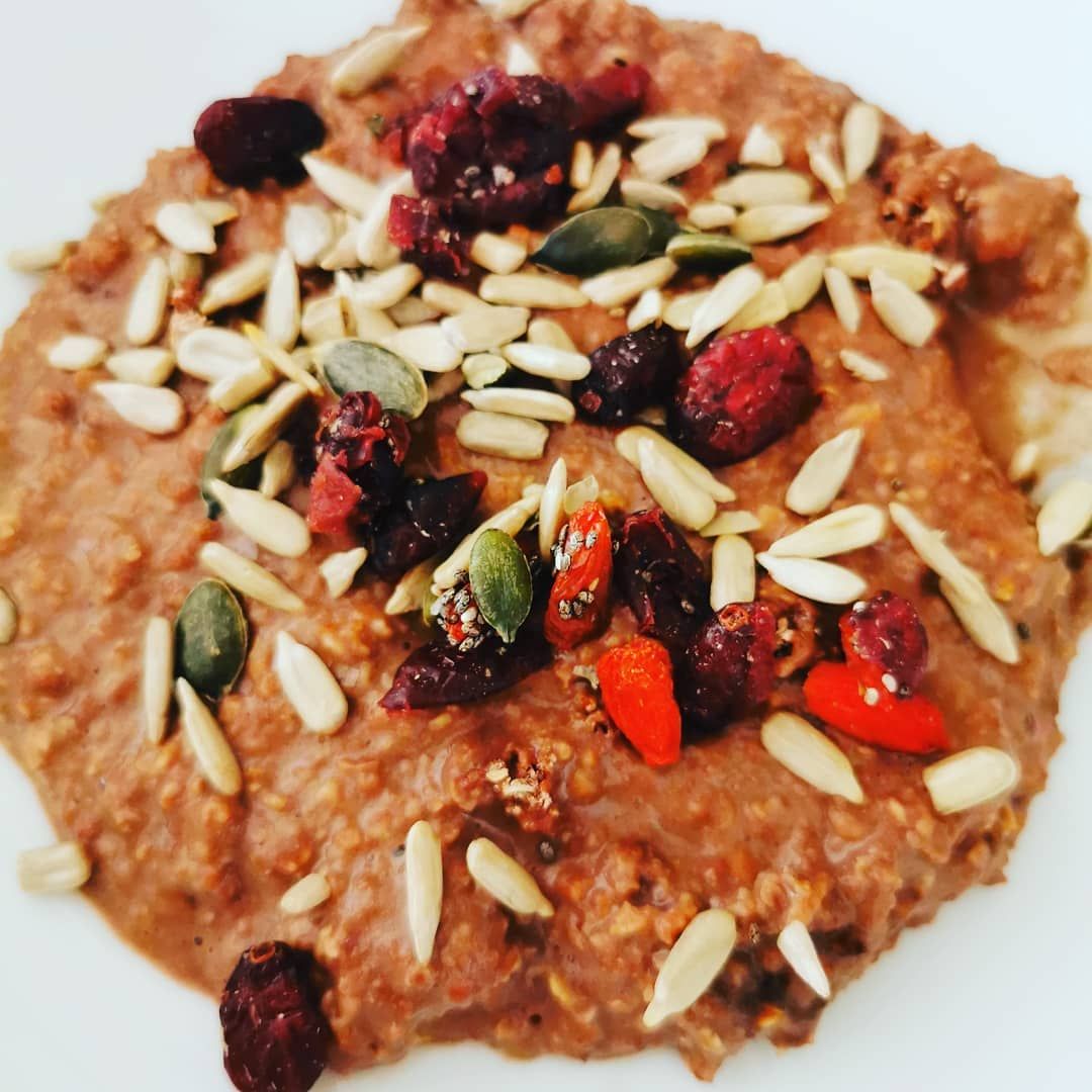 Porridge, dried fruit and seeds ❤️ #resultswithlucy #rwl #resultswithlucy #resultswithcecilia #fitfa...