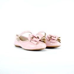 Sapatilha Infantil Feminina Molekinha A moda é ser criança! De Molekinha nos pés, ser fashionista se transforma em uma doce brincadeira – e com direito a uma dose generosa de diversão!
Mais uma sapatilha para amar todos os dias!
Com muita delicadeza tem laço frontal super estiloso. O modelo é a certeza de um caminhar macio e de um visual puro glamourzinho!
A Sapatilha Molekinha é confeccionada com cabedal sintético. Contém palmilha soft para maior absorção de impactos para as crianças . Arr Ribbon Slides, Baby Shoes, Sandals, Clothes, Products, Fashion, Lace Frontal, Make Believe, Girly Girl