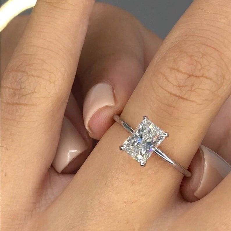 2.5 CT Radiant Solitaire Lab Diamond Ring, 9x7mm Radiant Cut Engagement Ring, 4 Prongs Wedding Ring, Perfect Anniversary Gift For Women Main Stone Shape: Radiant Main Stone Weight: 2.50 CT Main Stone Colour: White Main Stone Type: Lab Diamond Metal: 925 Sterling Silver/ 935 Argentium Silver All Size Available (Half and Quarter Size Available) Radiant Cut Rings, Radiant Cut Engagement Rings, Radiant Cut Diamond, Engagement Ring Cuts, Moissanite Engagement Ring, Diamond Cuts, Dream Engagement, Cz Diamond, Center Diamond