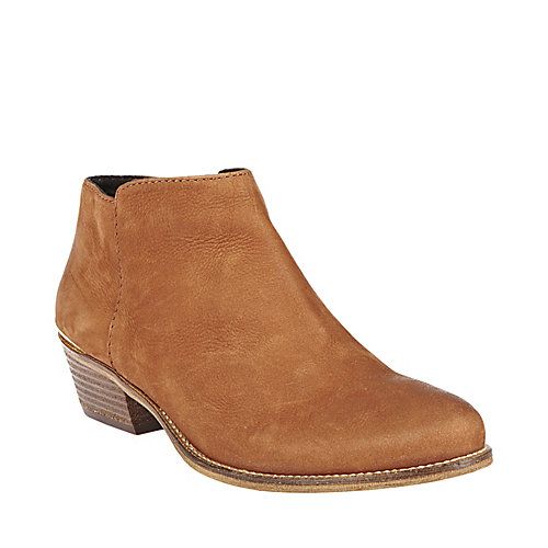 steve madden tusk chunky sole boots in beige suede