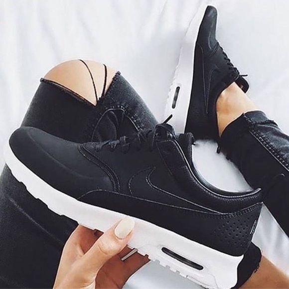 all black nike thea womens