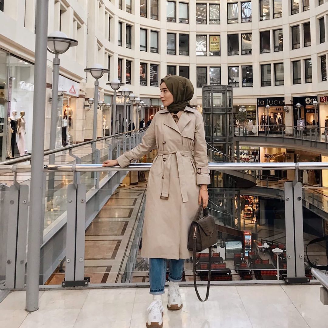 2 099 Begenme 379 Yorum Instagram Da Zehra Ucar Gumrukcu Zehraucarr Bej Rengi Royal Trenckot Firmamiza Ozel Kumas Trench Coat Coat Fashion