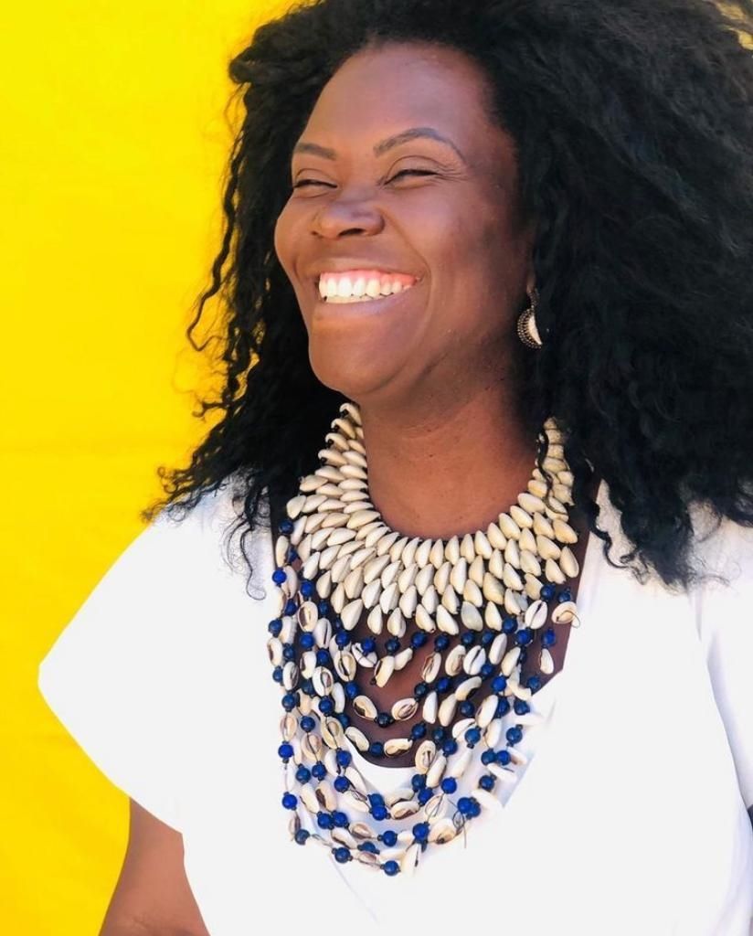 Max Colar com Búzios naturais, todo confeccionado em macramê com contas na cor azul.
As nossas peças são feitas cuidadosamente à mão, para que chegue até você a EXPRESSÃO DA ANCESTRALIDADE AFRICANA, ATRAVÉS DA ARTE.
Africanize com Afrotik e deixe os seus looks ainda mais estilosos. Maasai, Afro, Necklace, Products, Fashion, Color Blue, Necklaces, Moda, Fashion Styles