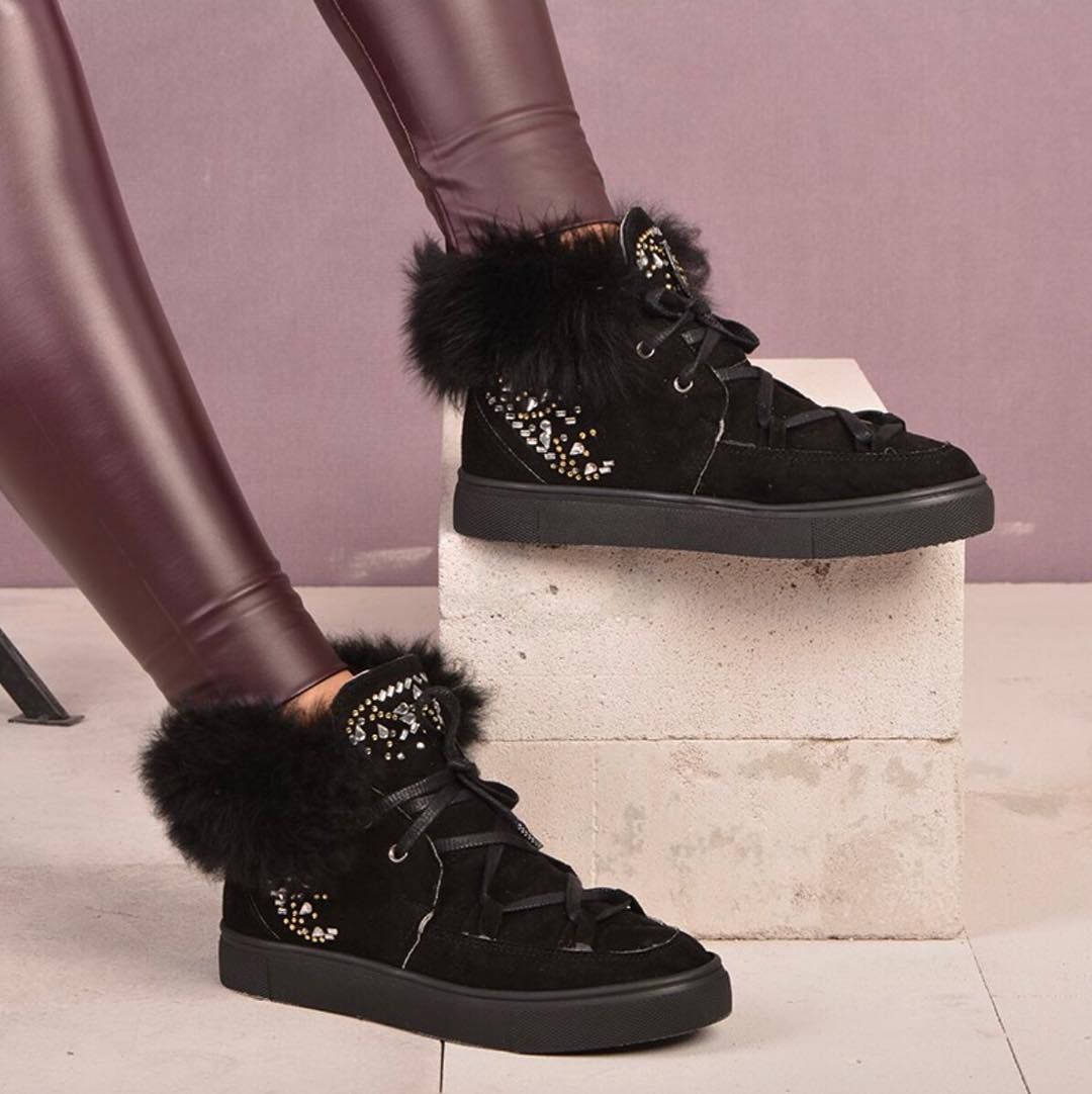 Kisin En Trend Rengi Siyah Ile Asaletin Ve Zarafetin Yansimasi Olan Bu Bot Sizler Icin Www Derimarket Net Te 36 41 Numara Aras Wedge Sneaker Shoes Sneakers