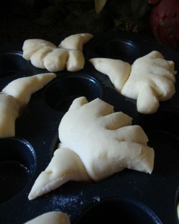 turkey shaped rolls for thanksgiving diy ideas pinterest how to make turkey shaped rolls for thanksgiving the kids are gonna love these