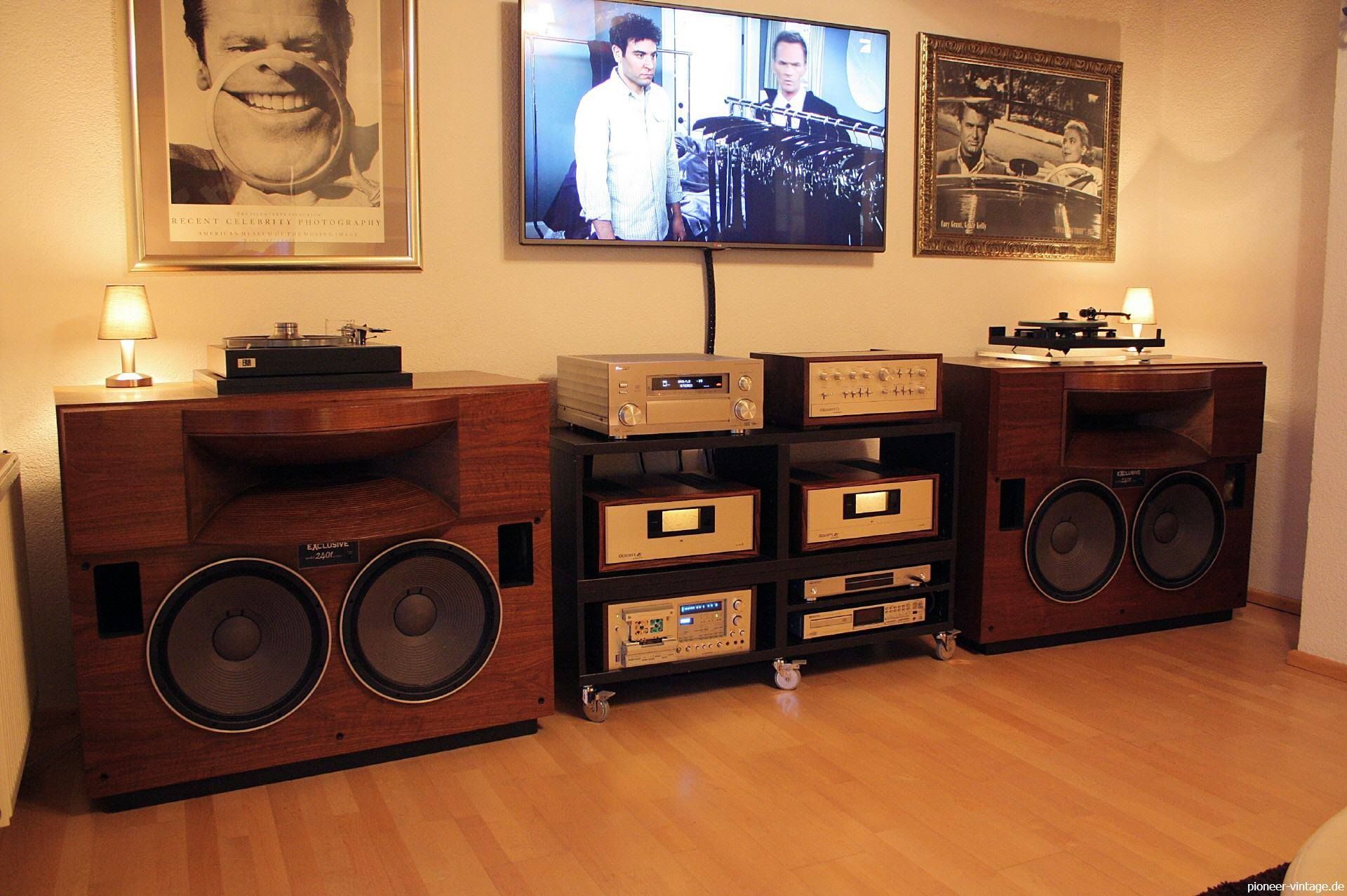TAD Exclusive 2401 horn speakers powered by PIONEER Exclusive M 6 TAD Exclusive 2401 horn speakers powered by PIONEER Exclusive M 6