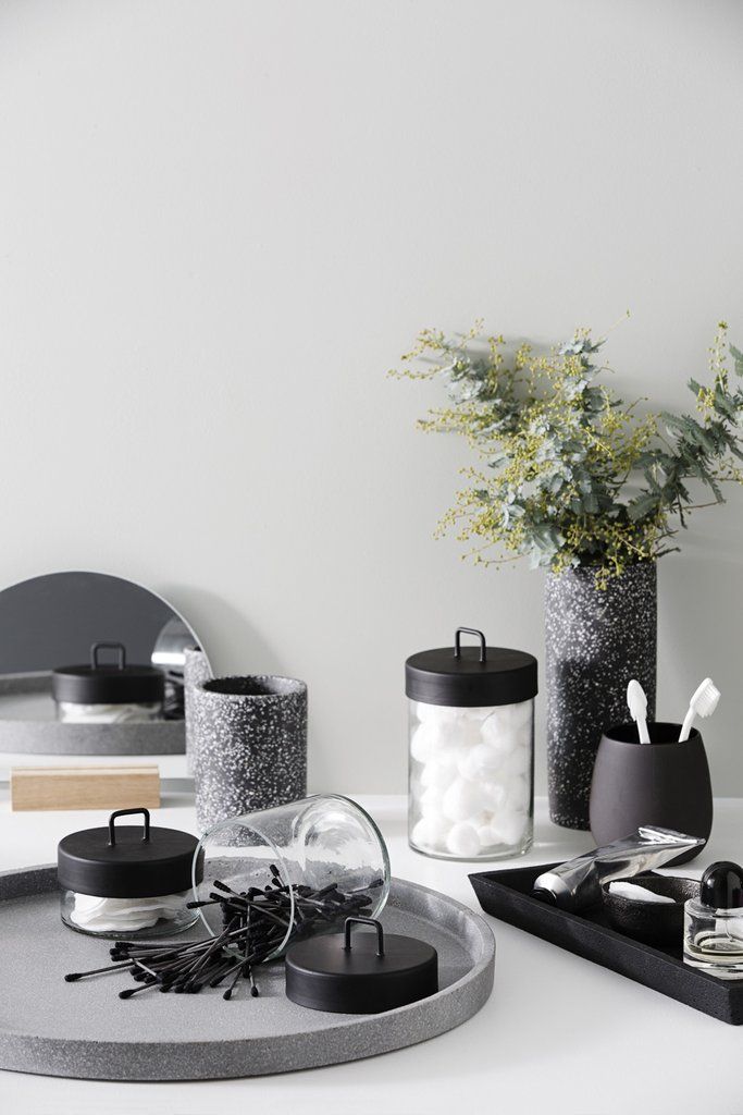 Round Concrete Tray Two Sizes Raw Or Black Finish Dekorere Bad Interiorarkitekt Interior
