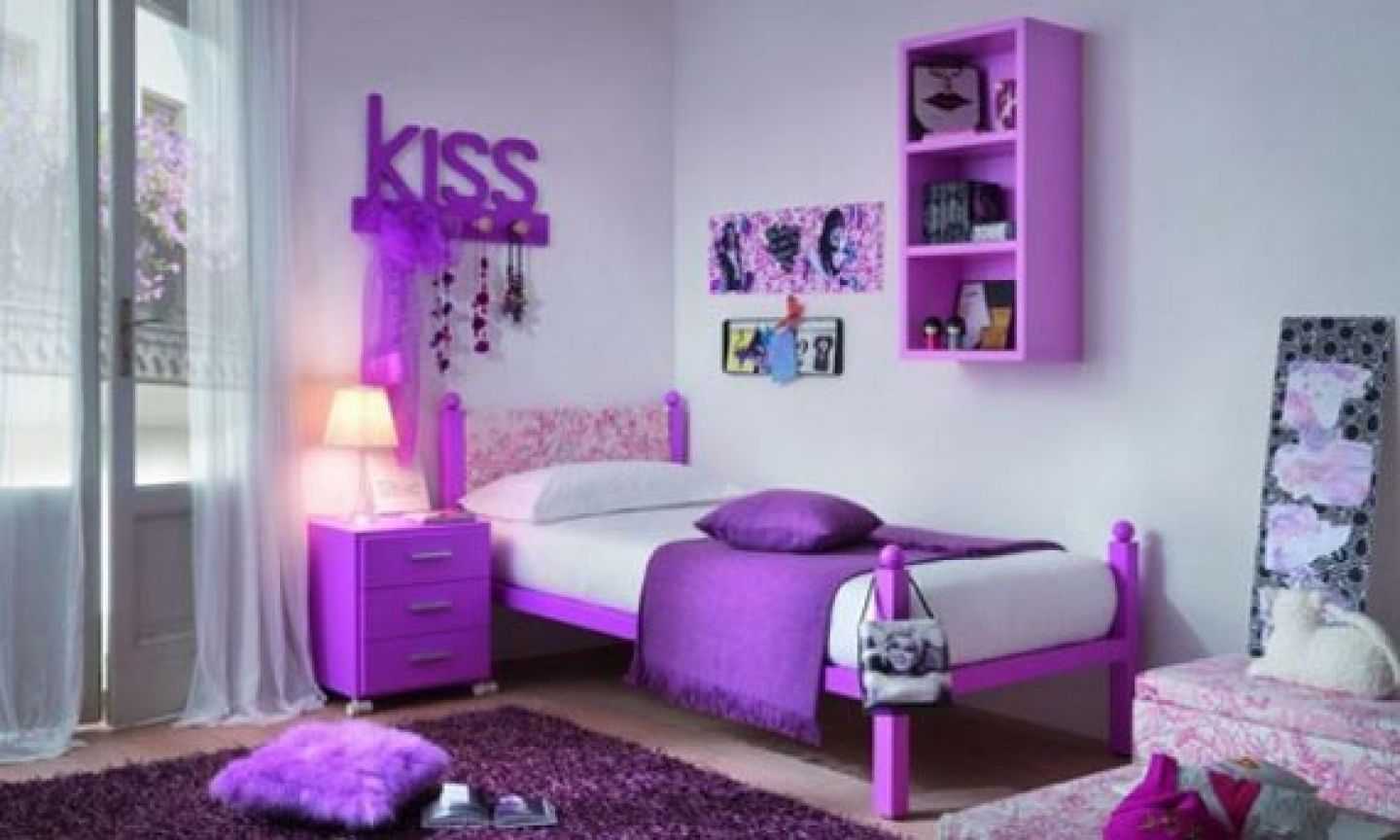Unusual design: purple in the interior Unusual design: purple in the interior
