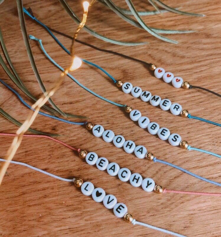 Minimalistic lettered bead bracelets, available in an array of colors with a custom choice of any word :) Featuring tiny gold beads as accents, these bracelets are made with stretchy elastic cord, making it very easy to put on and take off without the hassle of untying the bracelet every time. ♡ Please specify if you would NOT like bead spacers on the outside of the words ♡ These bracelets are perfect for gifts, as their simplicity makes them versatile for all genders and ages! The option to cus Letter Bracelet Beads, Cord Bracelet Diy, Initial Bracelet, Name Bracelet, Bracelet Making, Making Beaded Bracelets, Diy Bracelets To Sell, Tiny Bead Bracelet, Make Your Own Bracelet