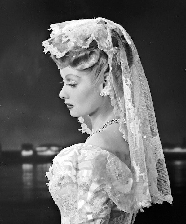 Lucille Ball Wedding Dress Modelling For A Magazine Before Getting Lucille Ball Wedding Dress Modelling For A Magazine Before Getting Married To Desi Arnaz On November 30th 1940 Oddly She Didn T Wear
