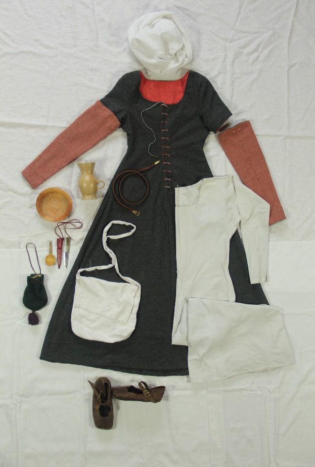 Standard Kleidung und Ausrüstung einer Frau um 1500 in Südwestdeutschland Women's standard look Standard Kleidung und Ausrüstung einer Frau um 1500 in Südwestdeutschland Women's standard look
