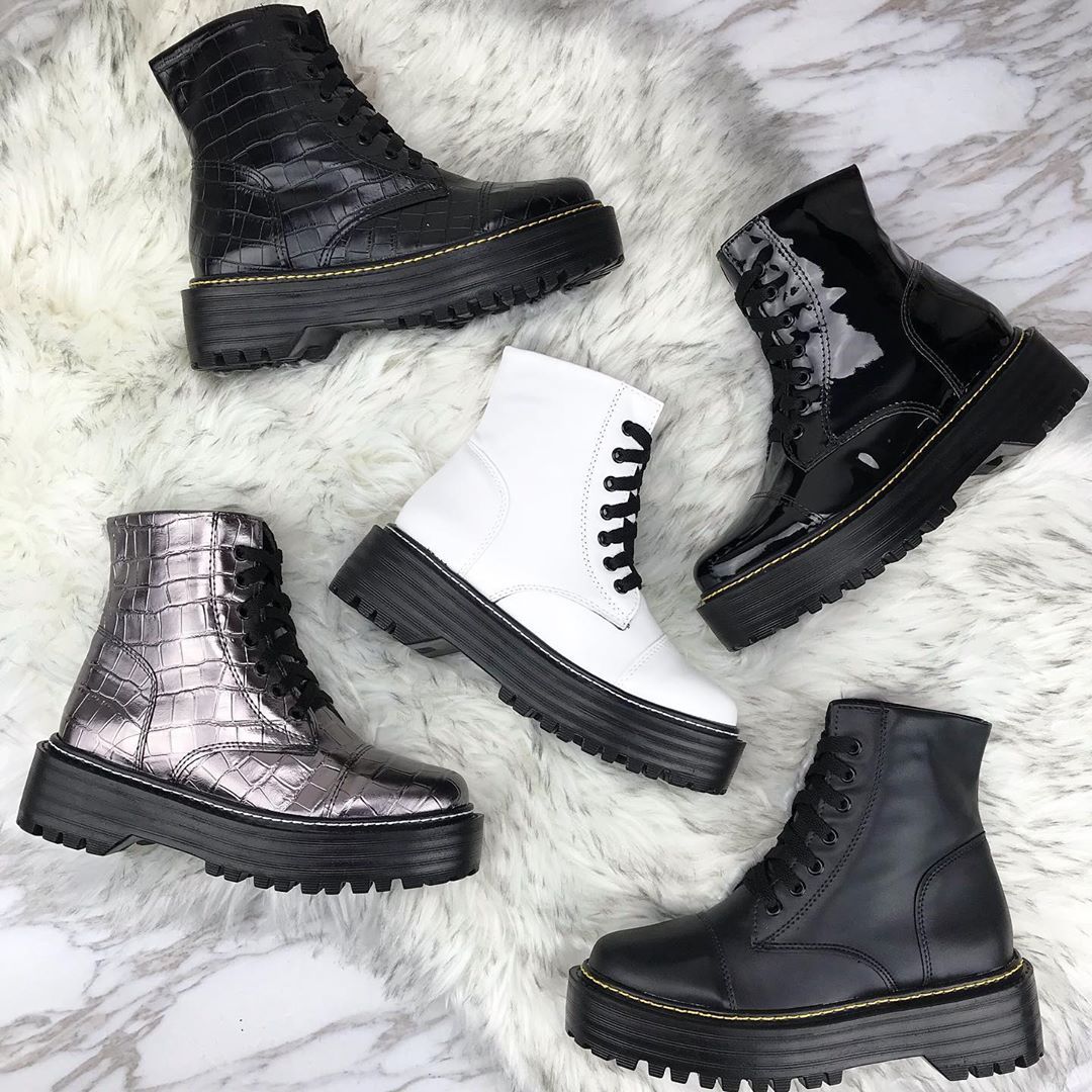 Pé Vermelho Calçados®️ on Instagram: “Família Completa do nosso COTURNO SUCESSO!!! 💳R$99,99(varejo) já disponível no 💻site, 📲WhatsApp?… em 2020 | Coturno, Botas, Sapatos
