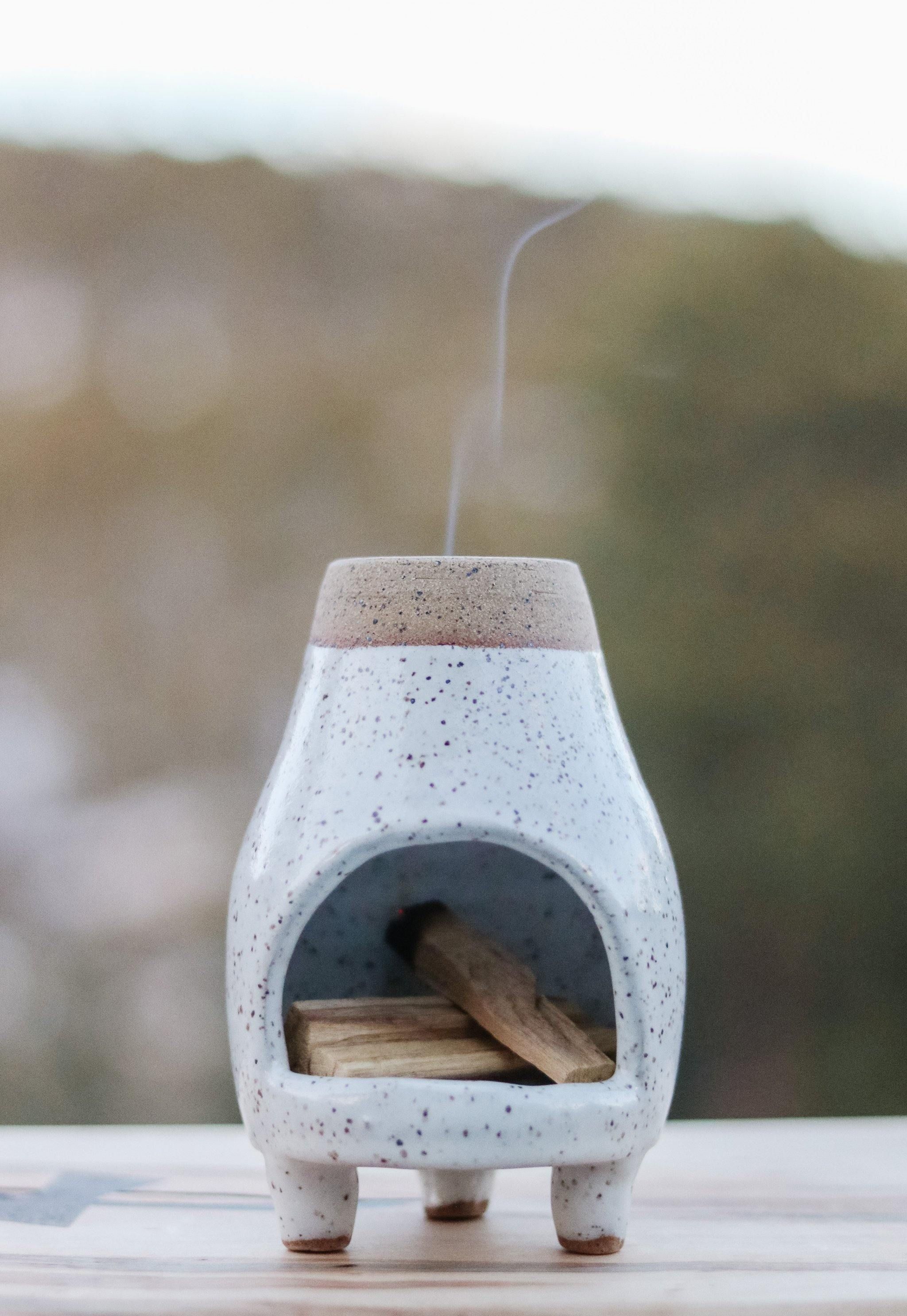 White speckled ceramic chiminea. Perfect for incense, palo santo or a tea light candle. Pottery Crafts, Handmade Pottery, Ceramic Pottery, Handmade Ceramics, Unique Pottery, Unique Ceramics, Modern Ceramics, Slab Ceramics, Ceramics Ideas Pottery