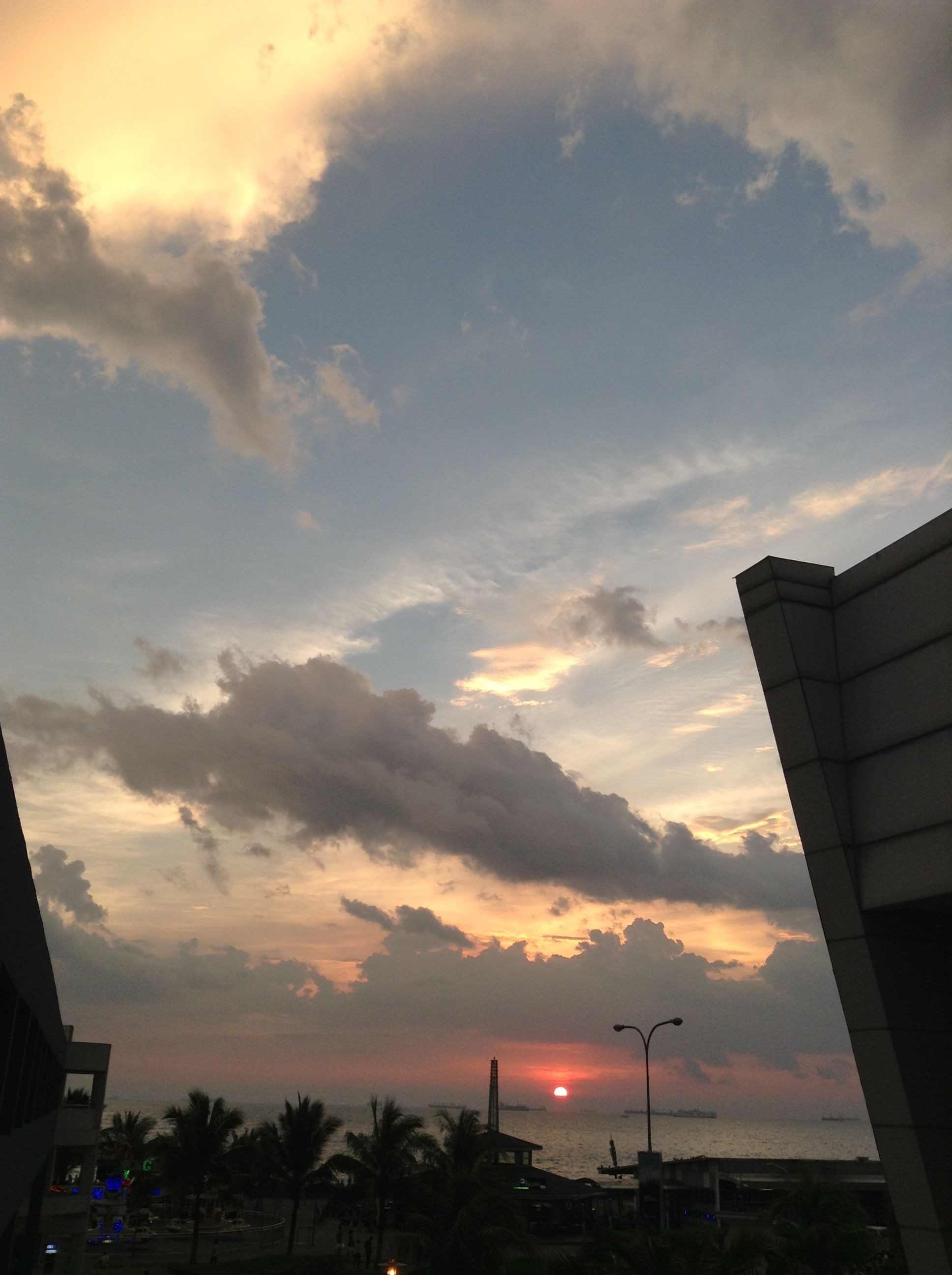 Sunset At Mall Of Asia Sunset Clouds Celestial sunset-at-mall-of-asia-sunset-clouds-celestial