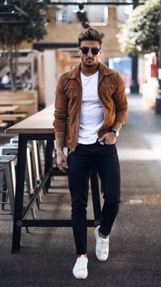 Gosta de peças coringa, que são fáceis de combinar, porém versátil, a camisa polo é perfeita para quem está em busca de facilidade, ou seja, tudo que queremos. O motivo é simples: além de ser um vestuário elegante, ele também é prático e versátil, possibilitando diversas combinações para as mais diferentes ocasiões no dia a dia. Mens Fall Outfits, Mens Casual Outfits Summer, Stylish Mens Outfits, Going Out Outfits Men, Men's Spring Outfits, Casual Wear, Hipster Mode, Mode Man, Smart Casual Men