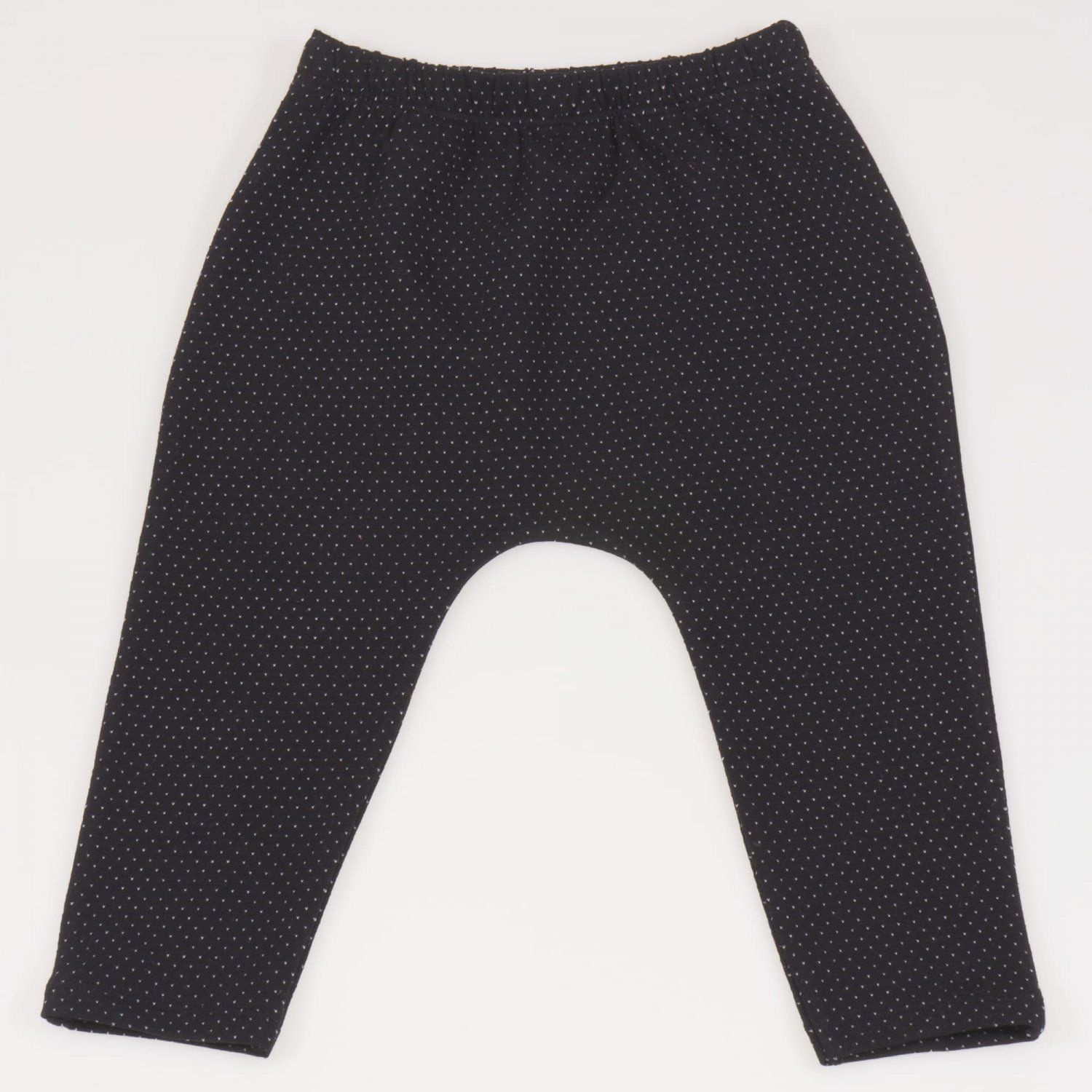 💞 Pantaloni negri cu model puncte albe, confectionati in Romania din amestec bumbac si elastan. Materialul din care sunt confectionati pantalonasii este 95% bumbac si 5% elastan. https://www.liloo.ro/pantaloni-negri-model-puncte-albe Profita de reducerea de 18% si fa-i un 🎁 cadou frumos micutului tau! Cape, Legging, Body, Pants, Fashion, Mantle, Trouser Pants, Moda, Cabo