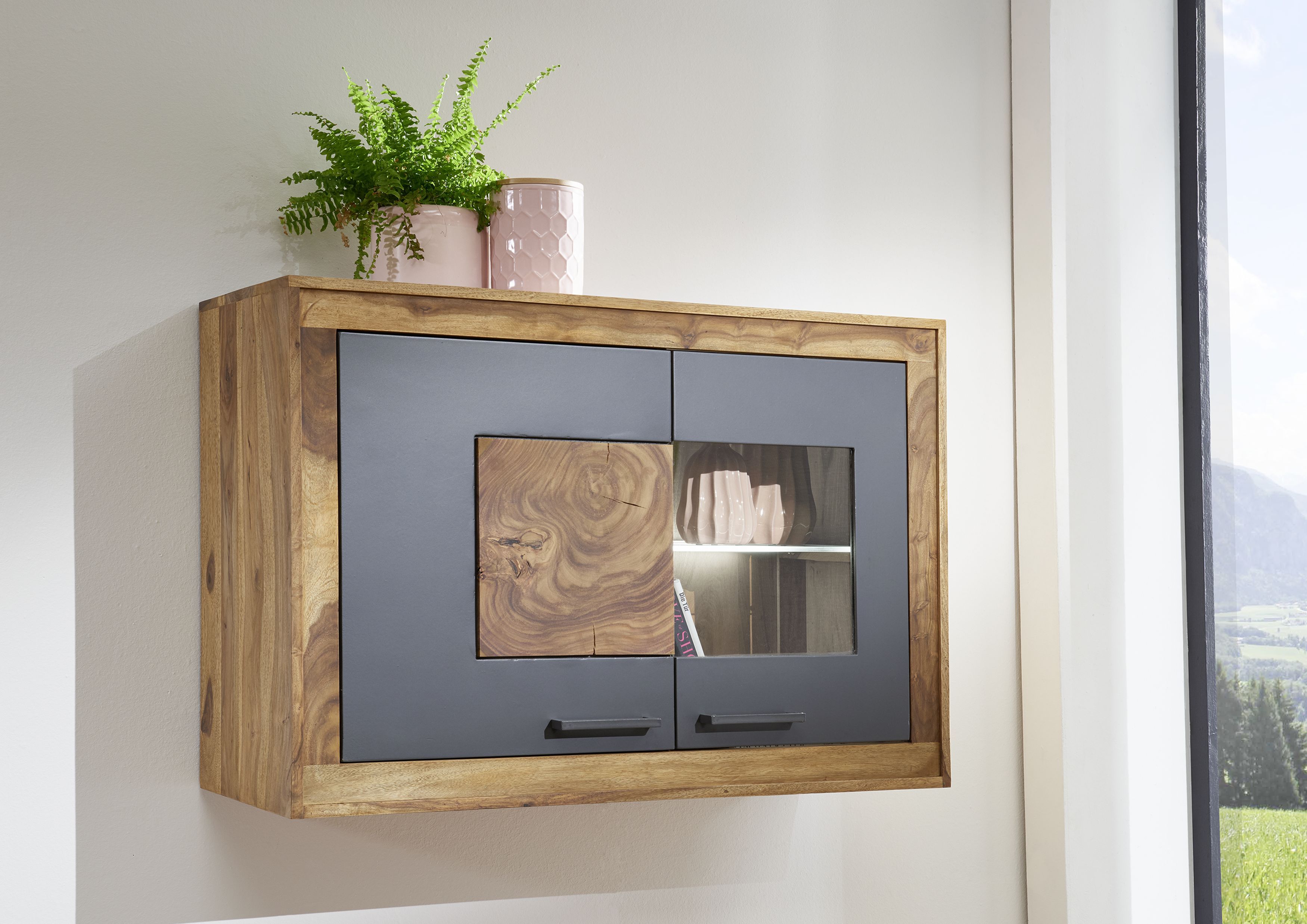 Hängevitrine der Serie TURIN aus Sheeshamholz. Lebendige Maserung Hängevitrine der Serie TURIN aus Sheeshamholz. Lebendige Maserung