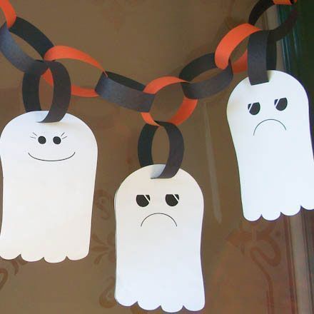 Fast+and+Quick+Halloween+Crafts | Ghost Garland - Halloween Crafts - Aunt Annie'...