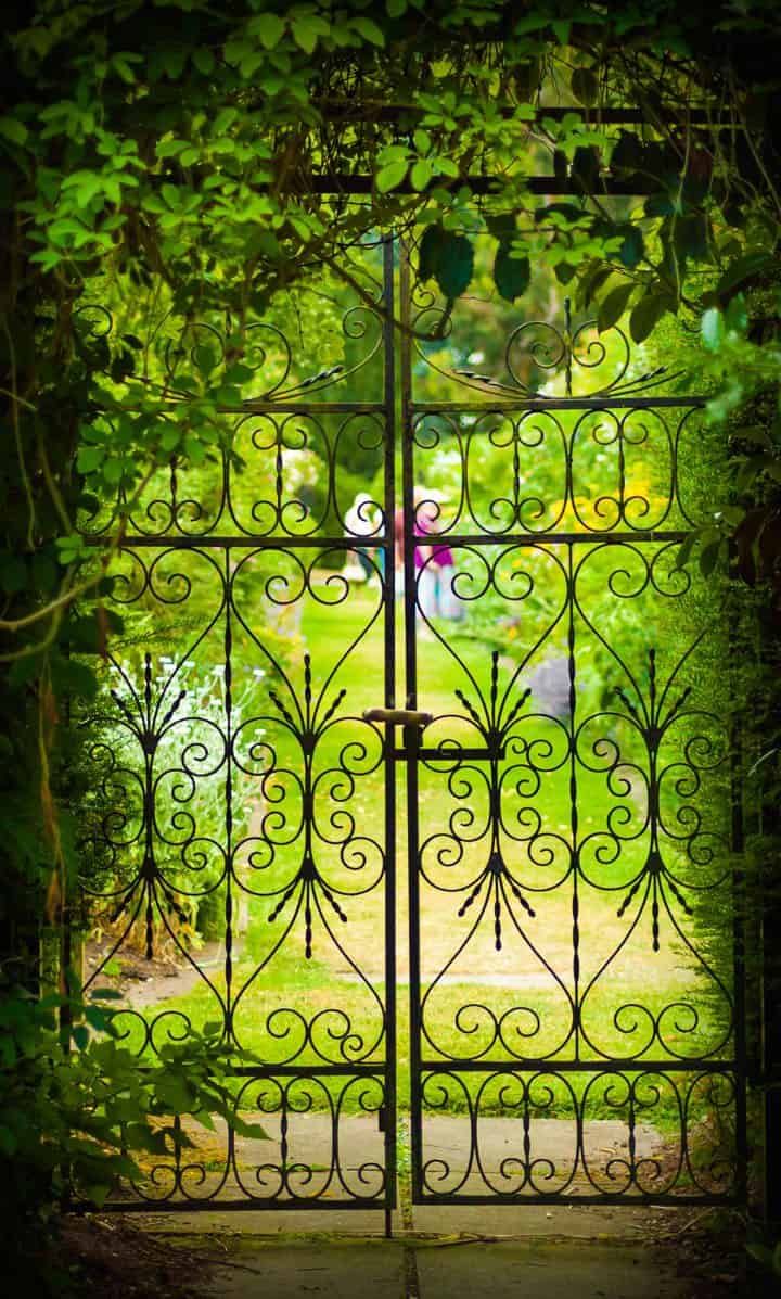 12 Creative Garden Gate Ideas