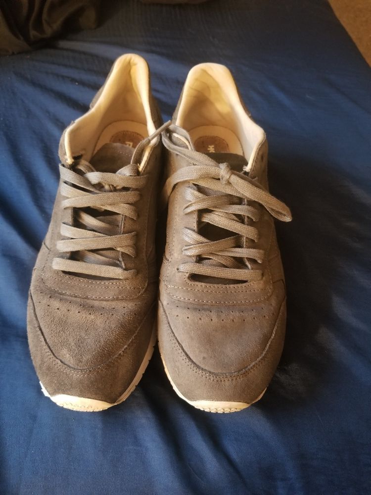 Reebok Classic Leather grey Gum Mens Running Tennis Shoes Item 59503 #fashion #clothing #shoes #accessories #mensshoes #athleticshoes… | Classic leather, Athletic shoes, Leather