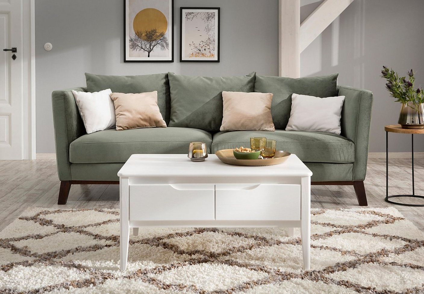 Sofa Im Skandinavischen Design Couch Couch Beistelltisch Relaxen