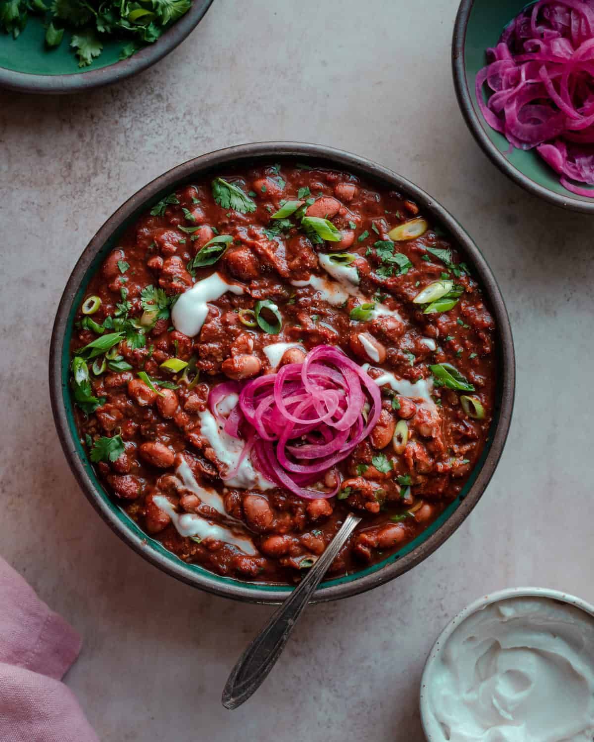 The Best Vegan Chili Vegan Soups, Vegan Vegetarian, Vegetarian Recipes, Healthy Recipes, Bean Recipes, Chili Recipes, Best Vegan Chili, Vegan Chili Recipe, Whole Food Recipes