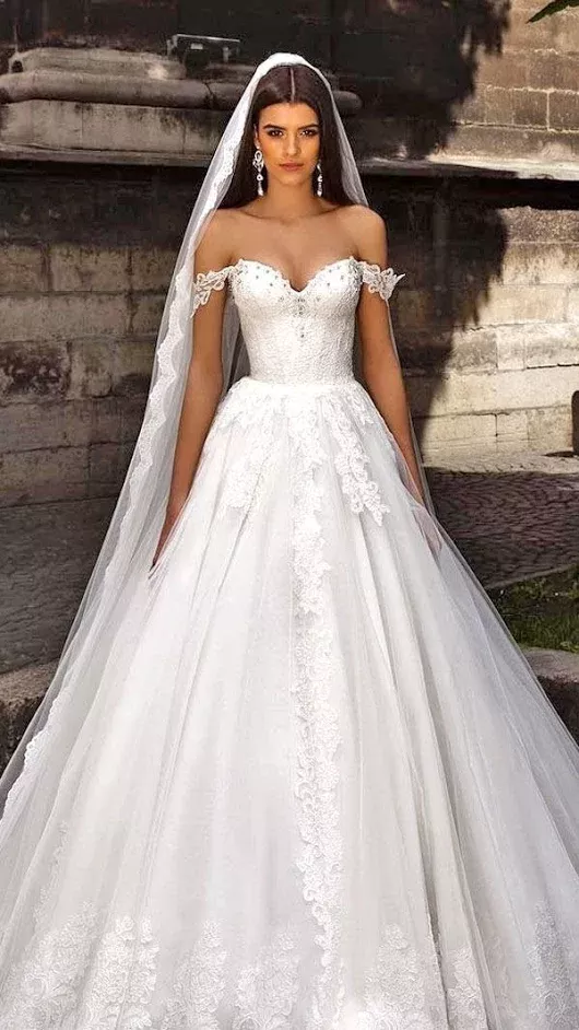 Pin By Firespirit Designs On Here Comes The Bride In 2018 Wedding Beautiful Wedding Gown Veil Perfect Inspiration For Lace Gowns 2017 Https