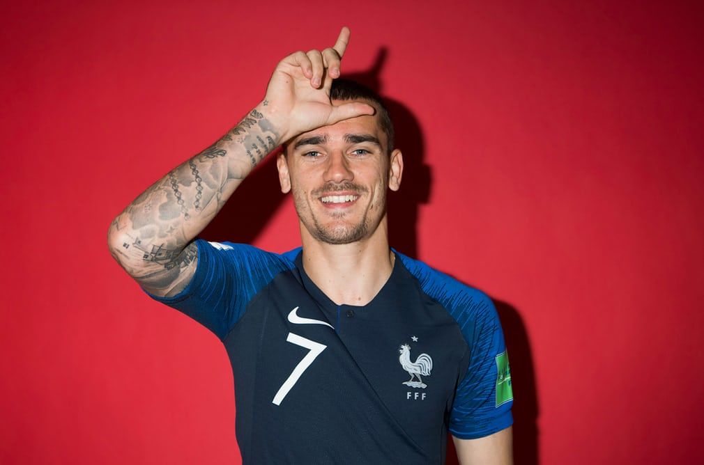 It isn’t clear why Antoine Griezmann is making the internationally recognised symbol of the loser in this picture - the French are tipped to do well in Russia. Antoine Griezmann, Champion Du Monde Foot, Fifa World Cup 2018, Le Foot, Soccer Stars, Football Wallpaper, Poses, Sport Man, Lionel Messi