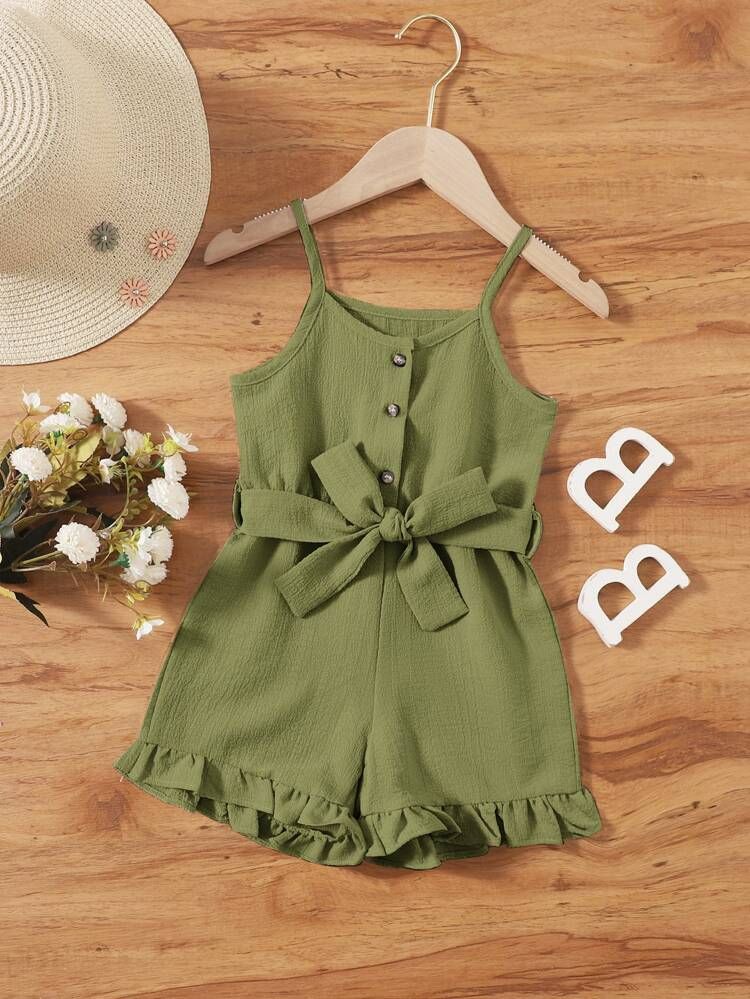 Para encontrar Mono de tirantes con cinturón bajo con fruncido unicolor en SHEIN, nuestra colección de Monos para niña pequeña está lista para que la compres online ¡hoy mismo! Baby Outfits, Baby Clothes Girl Dresses, Kids Outfits Girls, Cute Outfits For Kids, Toddler Girl Outfits, Toddler Girls, Baby Girl Clothes Summer, Baby Girls, Toddler Dress
