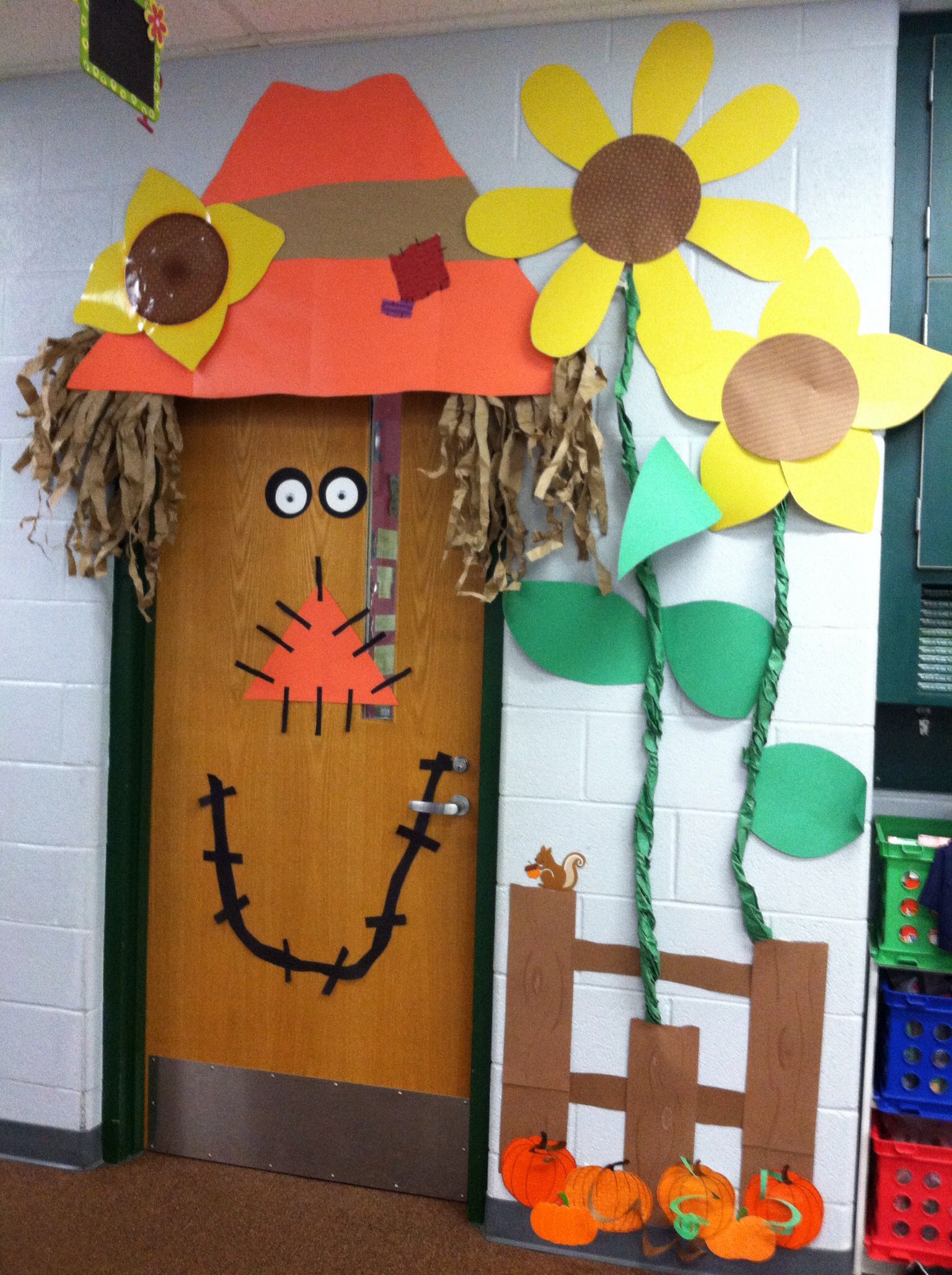 Fall classroom Door Idea Decoracion otoño, Decoraciones de puertas de otoño, Man