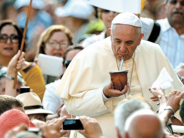 Hasta el Papa Francisco toma mate! | Papa francisco, Papa, Argentina turismo