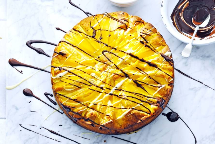 Deze mangotaart is zeker favoriet bij de liefhebbers van witte en pure chocolade! Exotische smaken! - Recept - Allerhande Baking Recipes, Cake Recipes, Healthy Sweet Snacks, Milk Cow, Mango, No Bake Desserts, Tasty Dishes, Good Eats, Camembert Cheese
