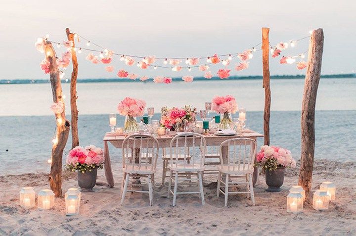 Post: Idílicas mesas y bodas en la playa --> blog decoración nórdica, decoración eventos, decoración exterior, decoración femenina, decoración romántica, estilismo de bodas, eventos junto al mar, Idílicas mesas y bodas en la playa, mesas celebración bodas
