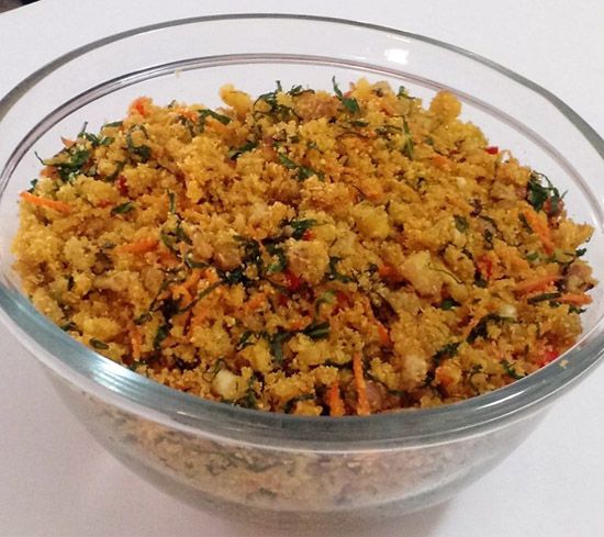 Fiz uma receitinha de farofa de legumes que é um sucesso aqui em casa. Além de ser muito nutritiva combina super bem com tudo. Farofa de Legumes Fried Rice, Macaroni And Cheese, Carbs, Food And Drink, Low Carb, Ethnic Recipes, Light, Antipasto Recipes, Delicious Recipes