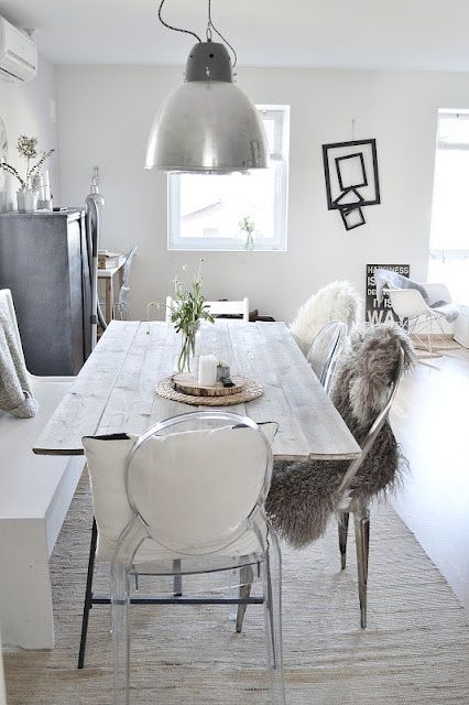 Sommerhus rustik indretning bolig nordisk nordic home decor skind ... Boligindretning rustik og hyggeligt