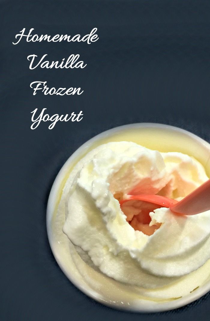 Save yourself a trip to the frozen yogurt store by making your own homemade soft serve frozen yogurt. #frozenyogurt #softserve #frozendesserts #dessertrecipes Dairy Free Frozen Yogurt, Homemade Frozen Yogurt Recipes, Yogurt Recipes Healthy, Vanilla Frozen Yogurt, Easy Homemade Recipes, Gluten Free Recipes Easy, Homemade Vanilla, Homemade Ice Cream, Healthy Frozen Yogurt