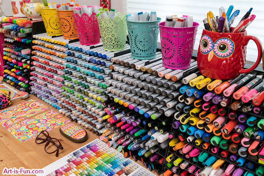 Markers: A Buying Guide for Beginners and Artists! — Art is Fun Artist Markers, Artist Pens, Marker Storage, Craft Storage, Marker Paper, Marker Art, Drawing Supplies, Art Supplies, Dream Art Room