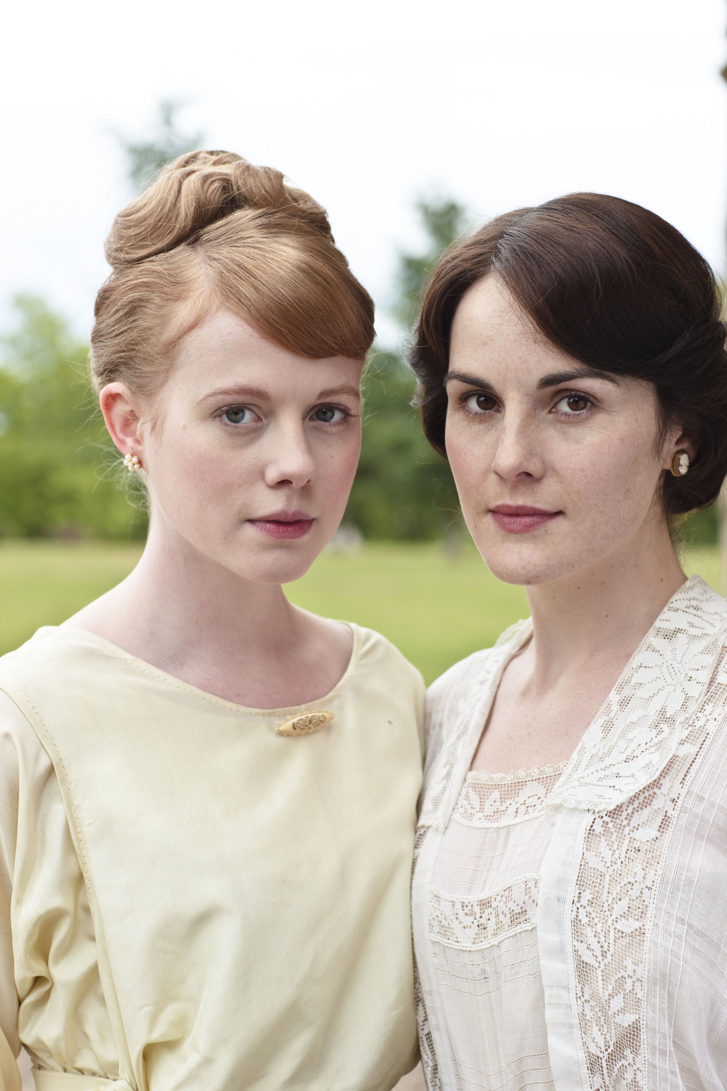 Zoe Boyle And Michelle Dockery Season 2 Downton Abbey Fashion Downton Abbey Hairstyles Downton Abbey Costumes