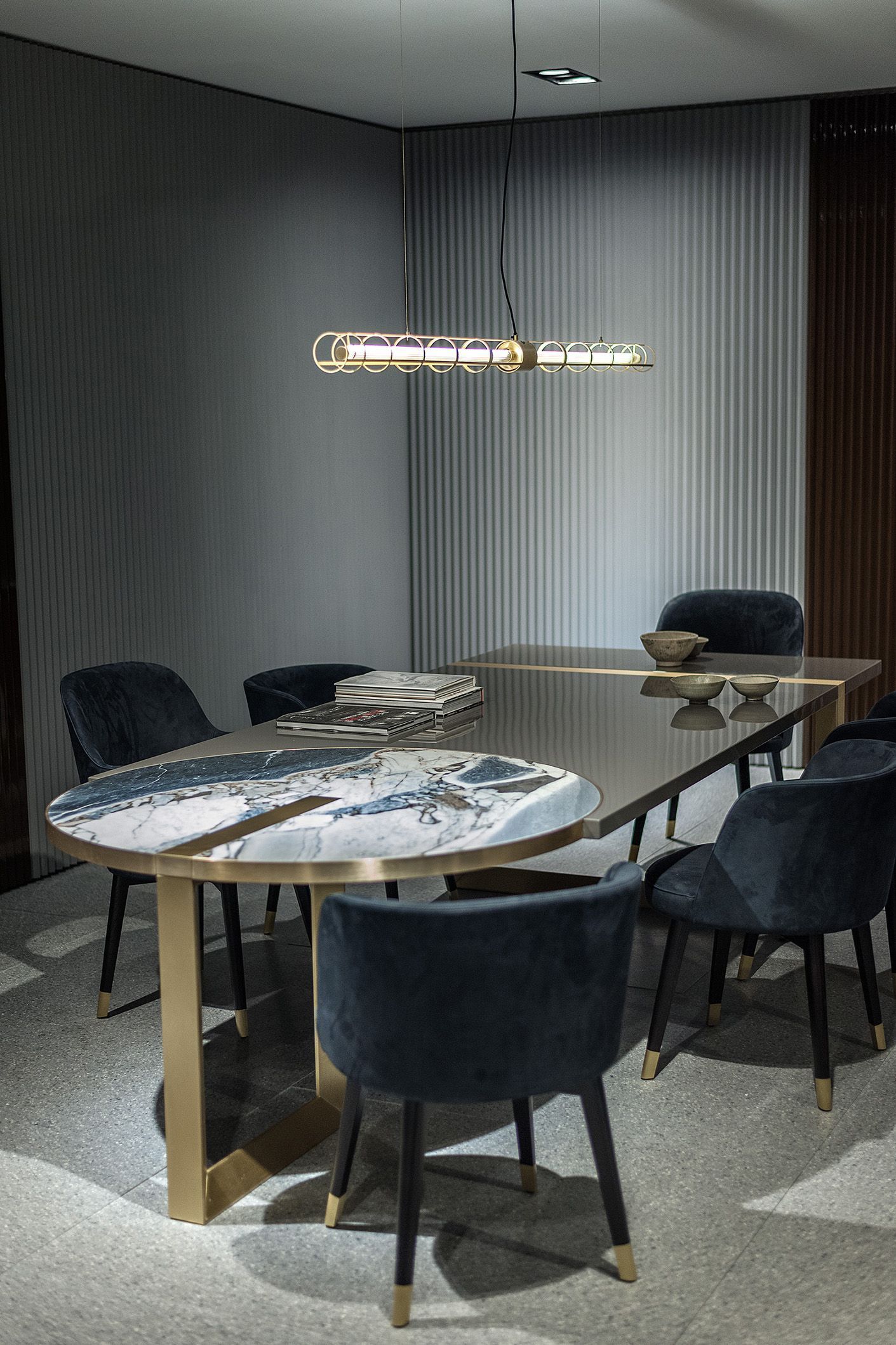 Fall In Love With The Most Dazzling Centerpiece Ideas For Your Dining Room Decor D Luxury Dining Room Contemporary Dining Room Design Furniture Dining Table