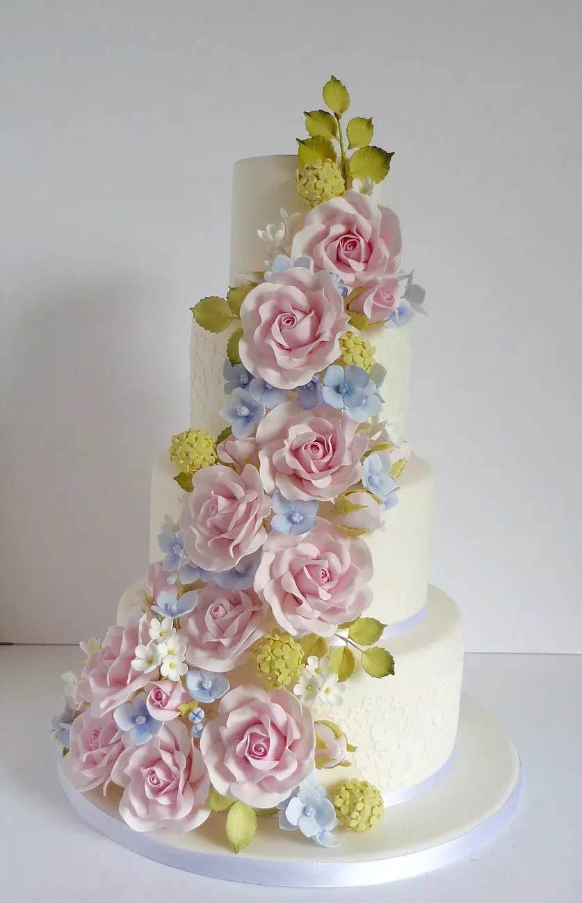 Drawing attention Beautiful Birthday Cakes Pink Drawing attention Beautiful Birthday Cakes Pink